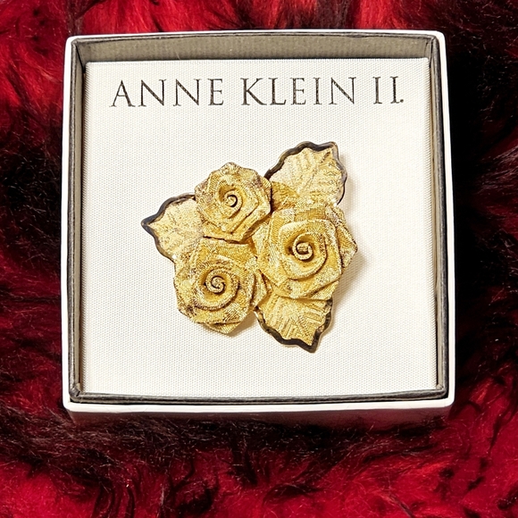 🛑 Anne Klein II Gold Toned Mesh Rose Flowers Cluster Brooch Pin in Box - Picture 1 of 4
